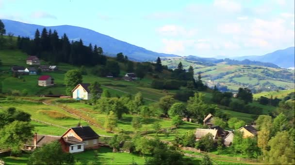 Karpatenpanorama an einem schönen Sommertag, Bukovel, Ukraine — Stockvideo