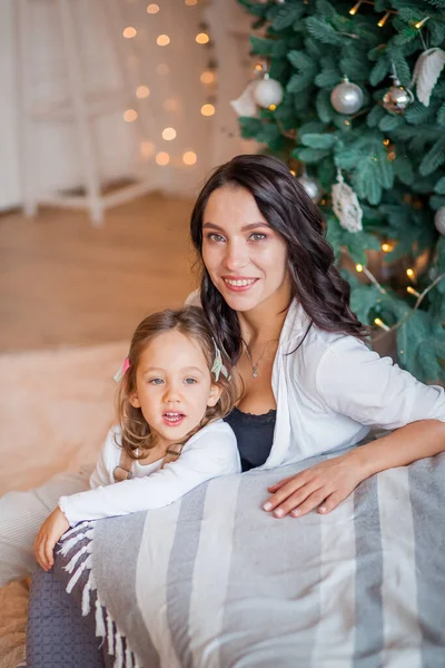 Mamma Figlioletta Sulle Luci Della Camera Letto — Foto Stock