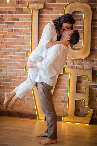 Pareja Enamorada Año Nuevo Interior Juntos — Foto de Stock