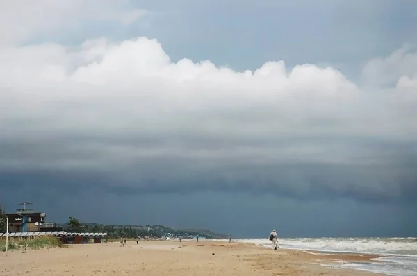 Vista tormentosa de la playa — Foto de Stock