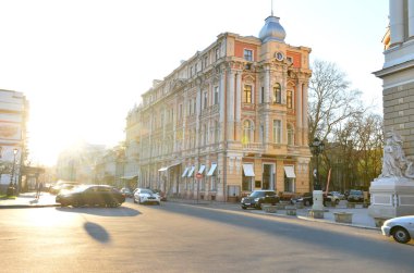 Odessa şehir parçası sokak / Odessa Ulusal Akademik tiyatro, Opera ve bale yakınındaki yapı