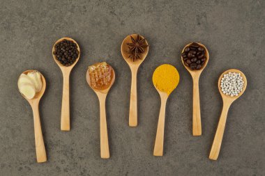 Rustik zemin üzerine Spa Ingredients.Variety bitkisel doğal