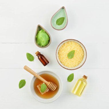 Ev yapımı limon uçucu yağ, tuz banyosu ve taze bal p