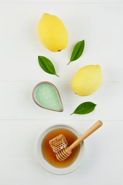 Homemade lemon salt bath and fresh honey in the plate with honey — Stock Photo, Image