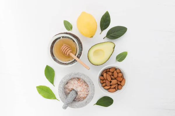 Hemmagjord hudvård och body scrubs med naturliga ingredienser almon — Stockfoto