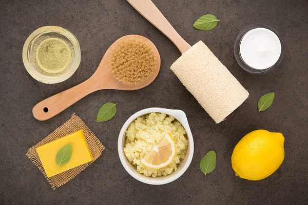 Zelfgemaakte huidverzorging en lichaamsverzorging met natuurlijke ingrediënten zout, — Stockfoto