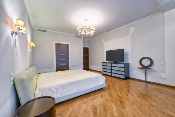 Дизайн інтер'єру красива спальня в розкішному будинку — стокове фото
