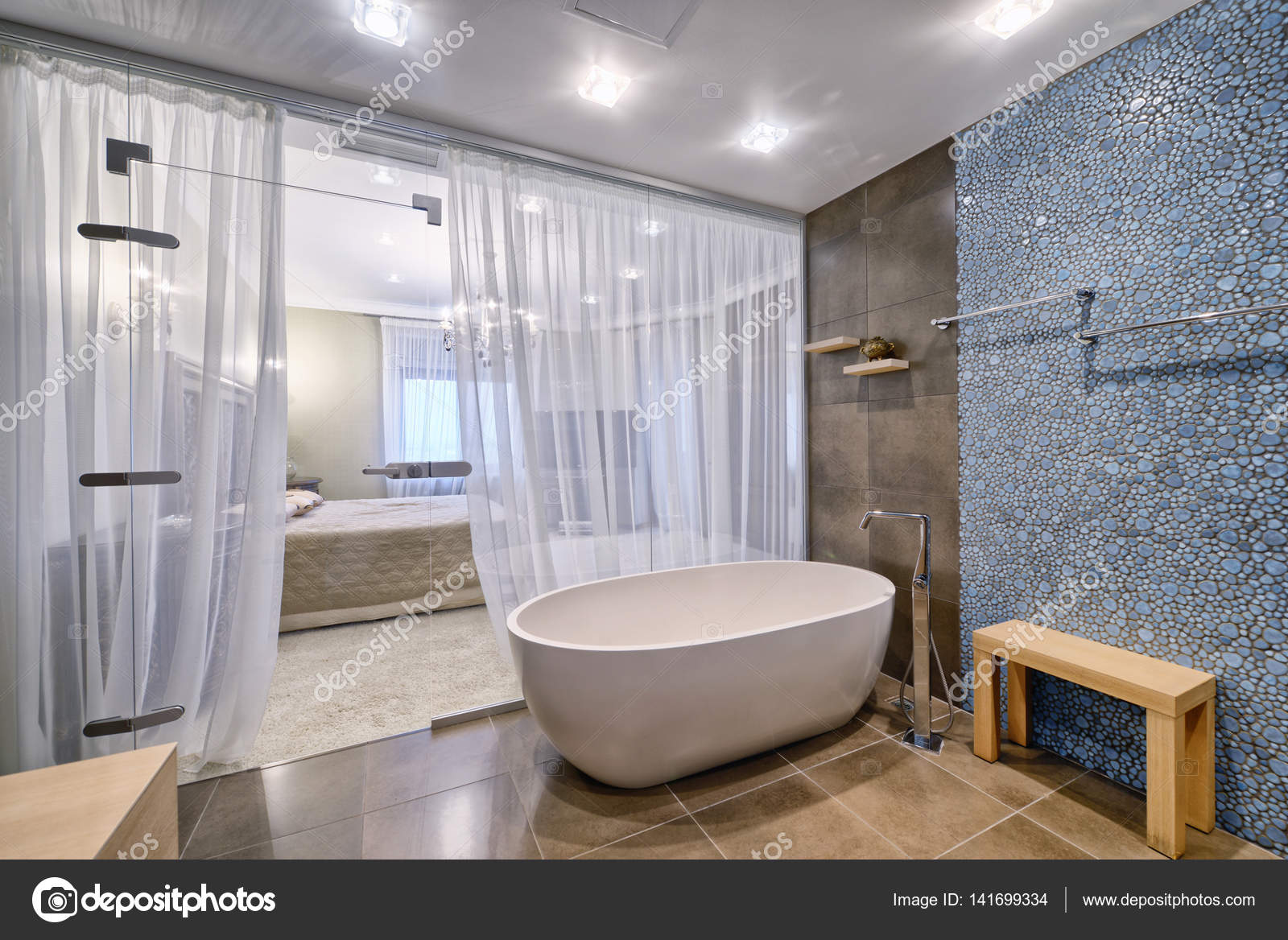 стеклянная перегородка в спальне. дизайнерская комната. спальня с ванной комнатой и гардеробной. спальня с гардеробной и санузлом. спальня с гардеробной и санузлом.