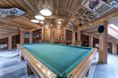 Bilardo odasının içi..