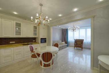 İç tasarım, modern mutfak yeni evinde.