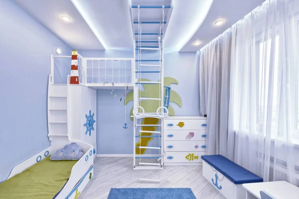 Deniz tarzı bir çocuk için bir çocuk yatak odası iç. — Stok fotoğraf