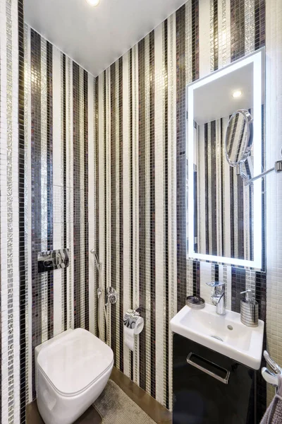 Interior design elegante bagno casa di lusso . — Foto Stock