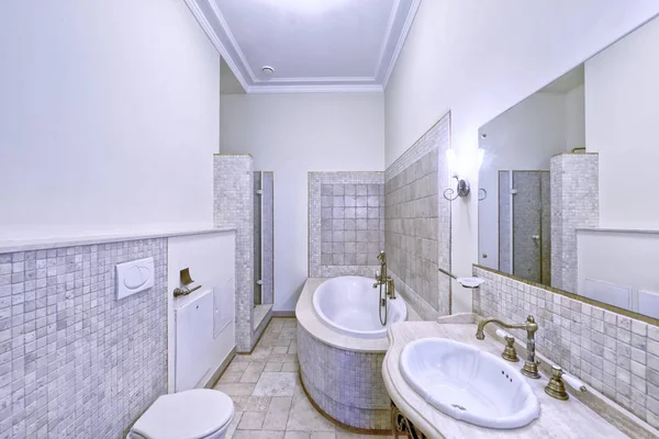 Het interieur van de badkamer. — Stockfoto