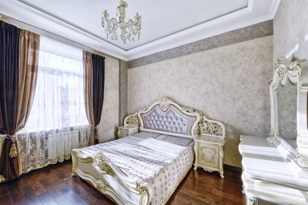 Elegante Dormitorio Interior Con Cama Doble —  Fotos de Stock