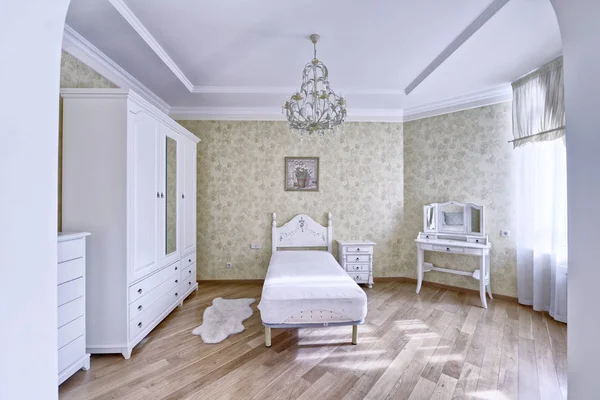 新居の寝室のモダンなインテリア — ストック写真