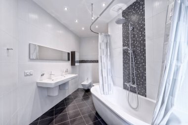 Yeni ev banyo modern iç.