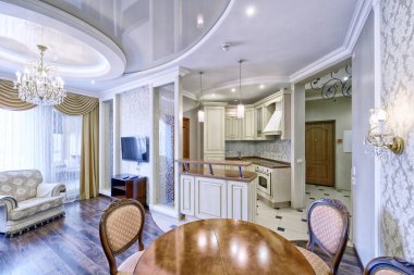 Modern tasarım beyaz mutfak geniş bir daire içinde.