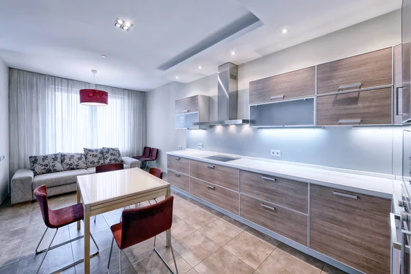 Moderne Witte Keuken Een Ruim Appartement — Stockfoto