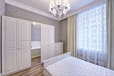 Yeni evinde bir yatak odası, modern iç.