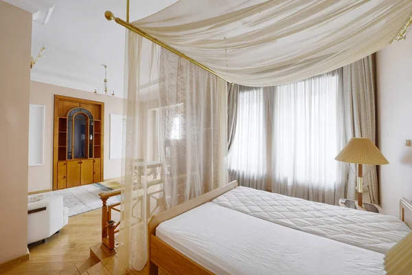 現代の家の古典的な寝室インテリア — ストック写真