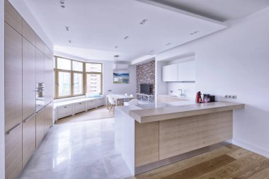 İç tasarım, modern mutfak yeni evinde.