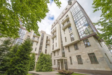 Modern apartmanın dış. Kentsel gerçek.