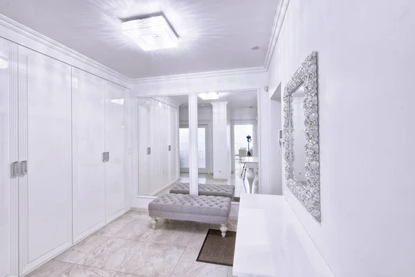 现代公寓室内白色 — 图库照片