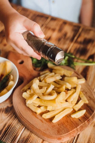 Erkek biber, patates kızartması.