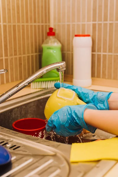 Vista Cerca Las Manos Lavado Guantes Goma Azul Detalle Las — Foto de Stock