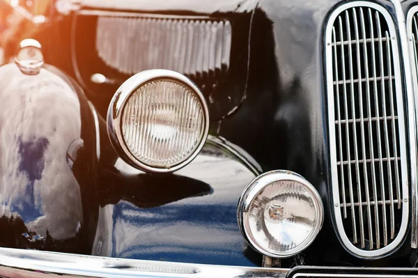 Retro car headlight. Front of old vintage car — Stock Photo, Image