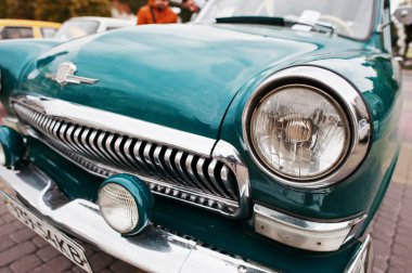 Tarnopol, Ukrayna - 09 Ekim 2016: Klasik retro araba yeşil Ga