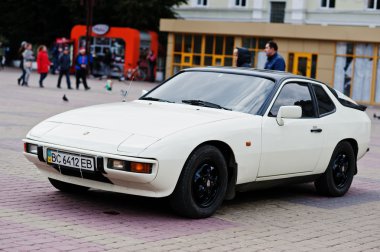 Tarnopol, Ukrayna - 09 Ekim 2016: Porsche 924 lüks sp olan
