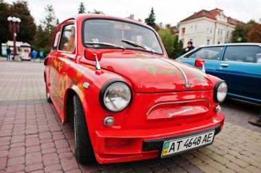 Tarnopol, Ukrayna - 09 Ekim 2016: Klasik retro araba Zaz Zapo