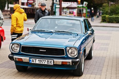 Tarnopol, Ukrayna - 09 Ekim 2016: Klasik retro araba Corolla 