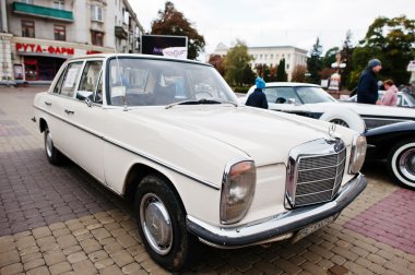 Tarnopol, Ukrayna - 09 Ekim 2016: Klasik retro araba Mercedes