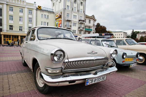 Tarnopol, Ukrayna - 09 Ekim 2016: Ga Beyaz Nostalji retro araba — Stok fotoğraf