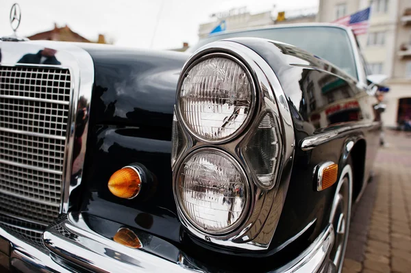 Tarnopol, Ucrânia - 09 de outubro de 2016: Carro retro clássico Mercedes — Fotografia de Stock