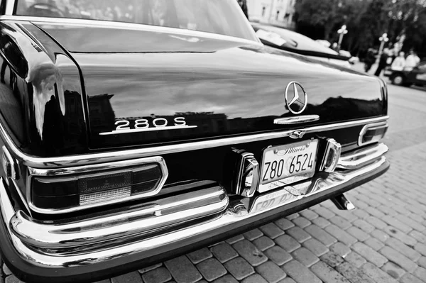 Tarnopol, Ukraina - 09 października 2016: Classic retro samochodów Mercedes — Zdjęcie stockowe