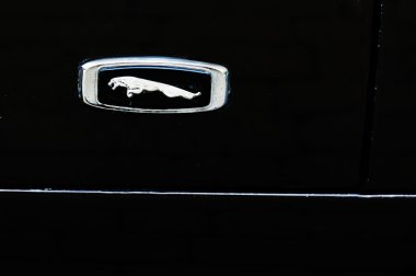 Tarnopol, Ukrayna - 09 Ekim 2016: Klasik araba Jaguar Logo