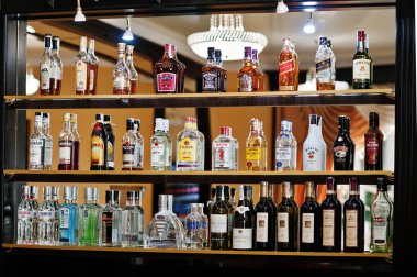 Hai, Ukrayna - 25 Ekim 2016: Şişe alcoho çeşitli