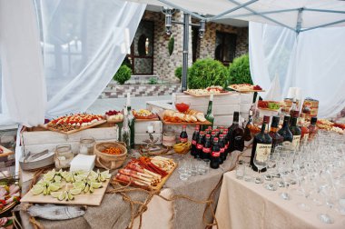 Hai, Ukrayna - 25 Ekim 2016: Alkolik Özcanın şişe 