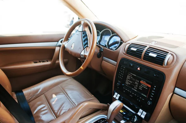 Hai, Ucraina - 20 ottobre 2016: Porsche Cayenne interior — Foto Stock