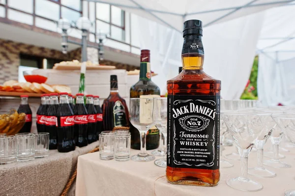 Hai, Ucrania - 25 de octubre de 2016: Gran botella de Jack Daniels wh — Foto de Stock