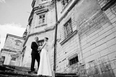 Evlilik çift arka plan eski vintage kale. Mutlu yeni evliler