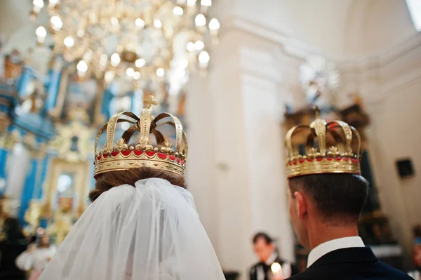 Wedding crowns at had of newlywed at church — Stock Photo, Image