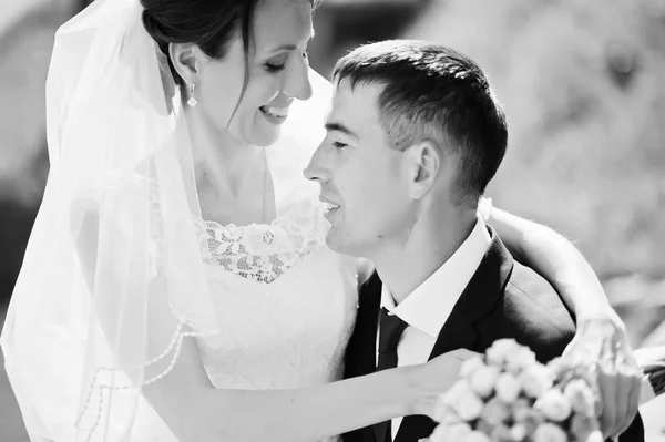 Close up black and white portrait of wedding couple. — Stock Photo, Image