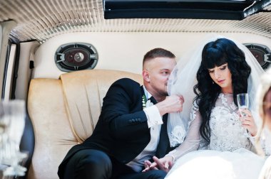 İnanılmaz evlilik çift onların Papa, elegance Sedan içinde