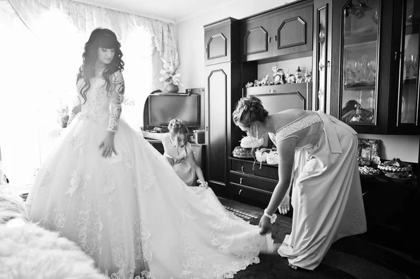 Nedime gelinlik sabah düğün gelinin hazırlanıyor 