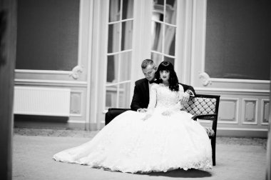 Şık düğün Sarayı'nda kırmızı Oda Çift.