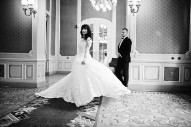 Peri düğün çift kemer altın Sarayı üzerinde.